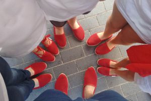 Alpargatas Brisa rojas confeccionadas a mano por Bondesiobebe