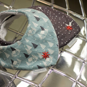 Bandana navidad bordada a mano por Bondesio